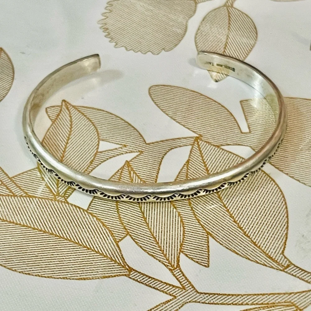 VTG Sterling Silver Cuff Bracelet Rope Accent 17 G 5.5” Sz About 5”